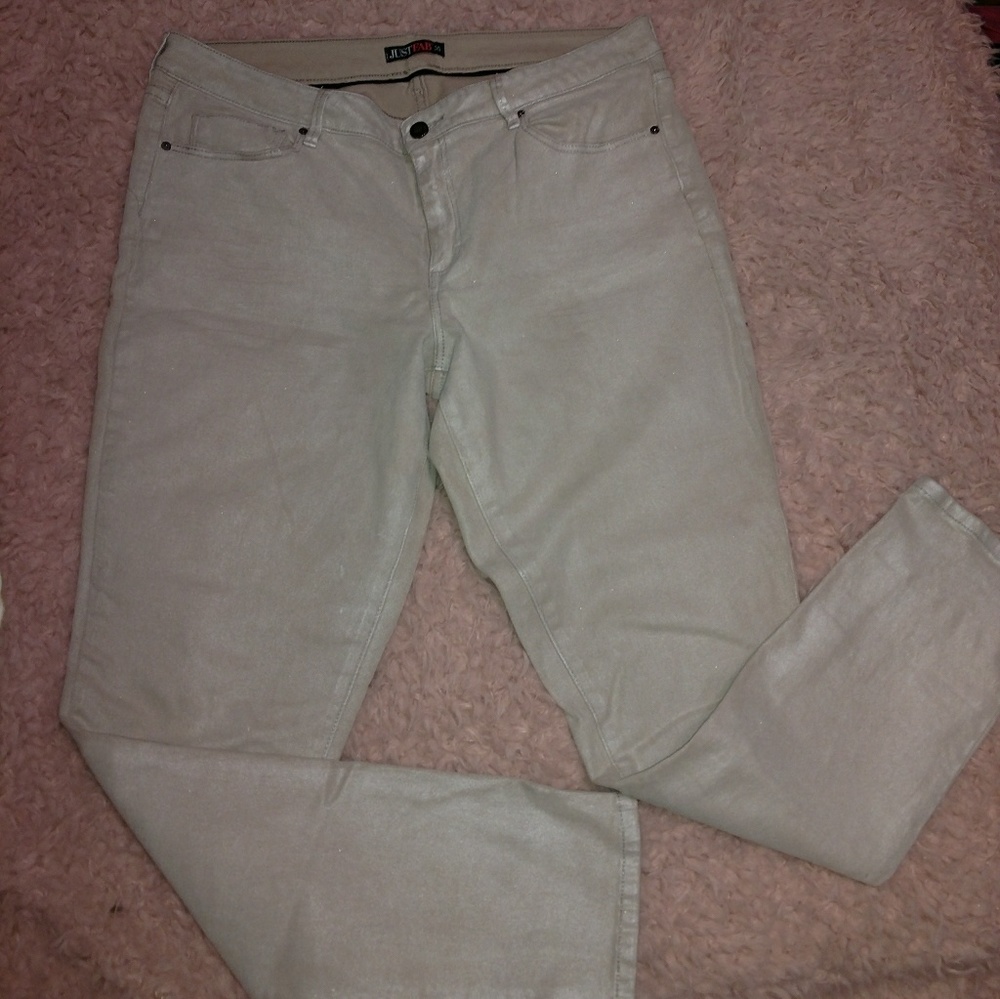 EUC JustFab skinny jeans platinum metallic coated